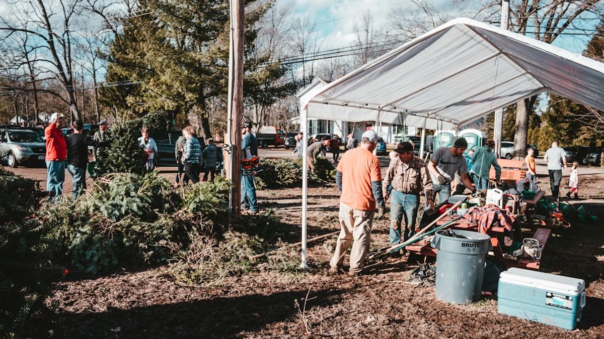 Atelier de jardinage collectif lors d’un événement nature à Saint-Médard-en-Jalles – dispositif ma Biodiv