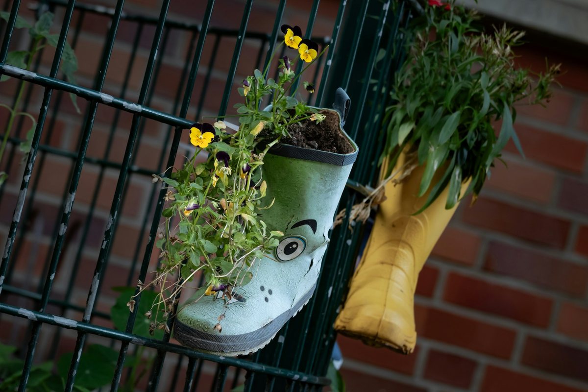 Comment utiliser des matériaux recyclés pour son jardin